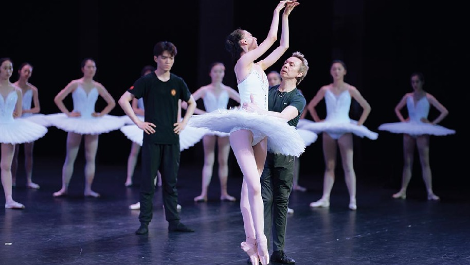 “世纪舞者”马拉霍夫：用芭蕾讲好中国故事
